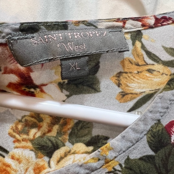 Floral top , business casual , work - Picture 2 of 2